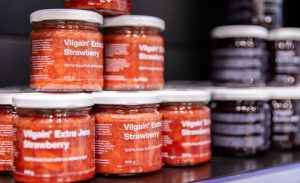 Obchod, ve kterém nemusíte číst etikety produktů. Vilgain Health Store přilákal stovky zákazníků v den svého otevření