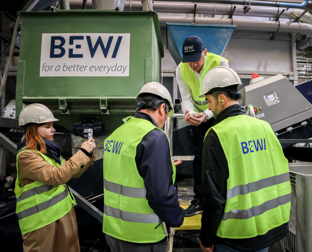 Skandinávský průkopník technologie recyklace plastů BEWI diskutoval s klíčovými hráči ve Slaném